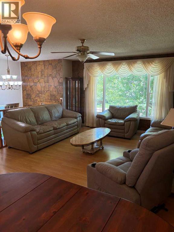 5144 35 Street East, Innisfail