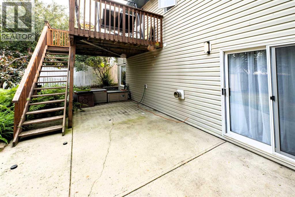 19 Royal Crescent, Lacombe
