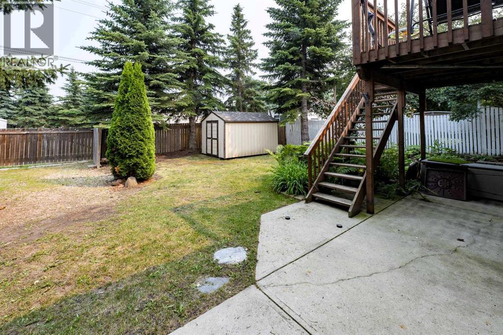 19 Royal Crescent, Lacombe