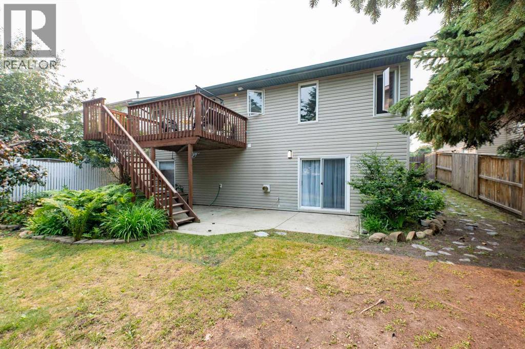 19 Royal Crescent, Lacombe