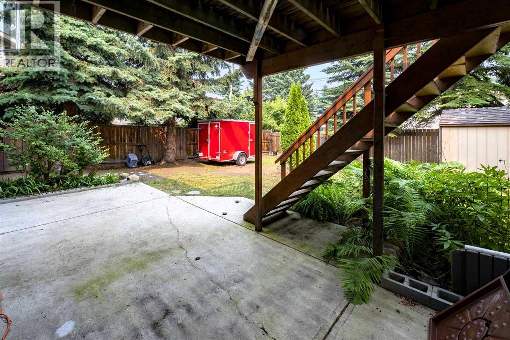 19 Royal Crescent, Lacombe