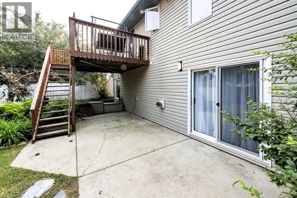 19 Royal Crescent, Lacombe