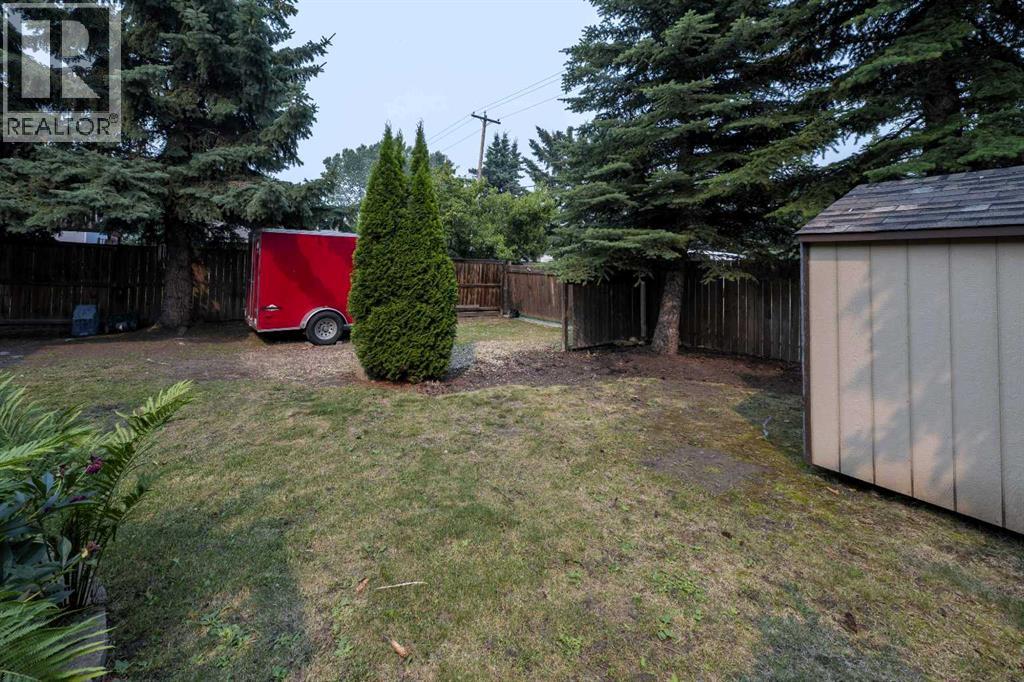 19 Royal Crescent, Lacombe