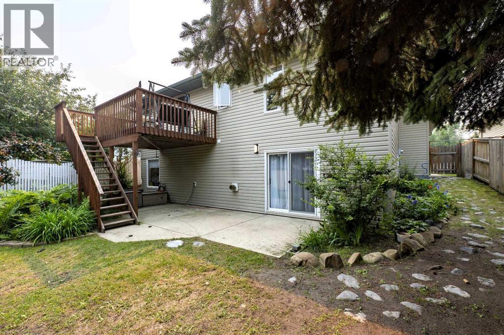 19 Royal Crescent, Lacombe