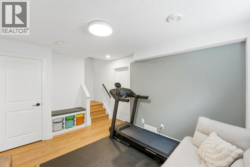 564 Evanston Drive NW - 17