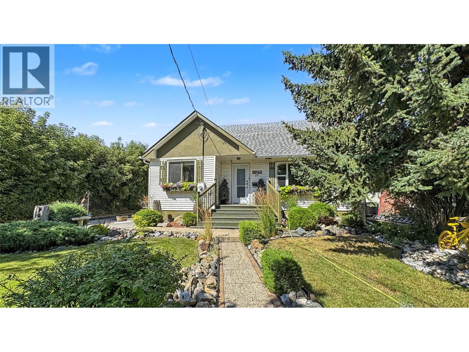 15 15th Avenue S - 1
