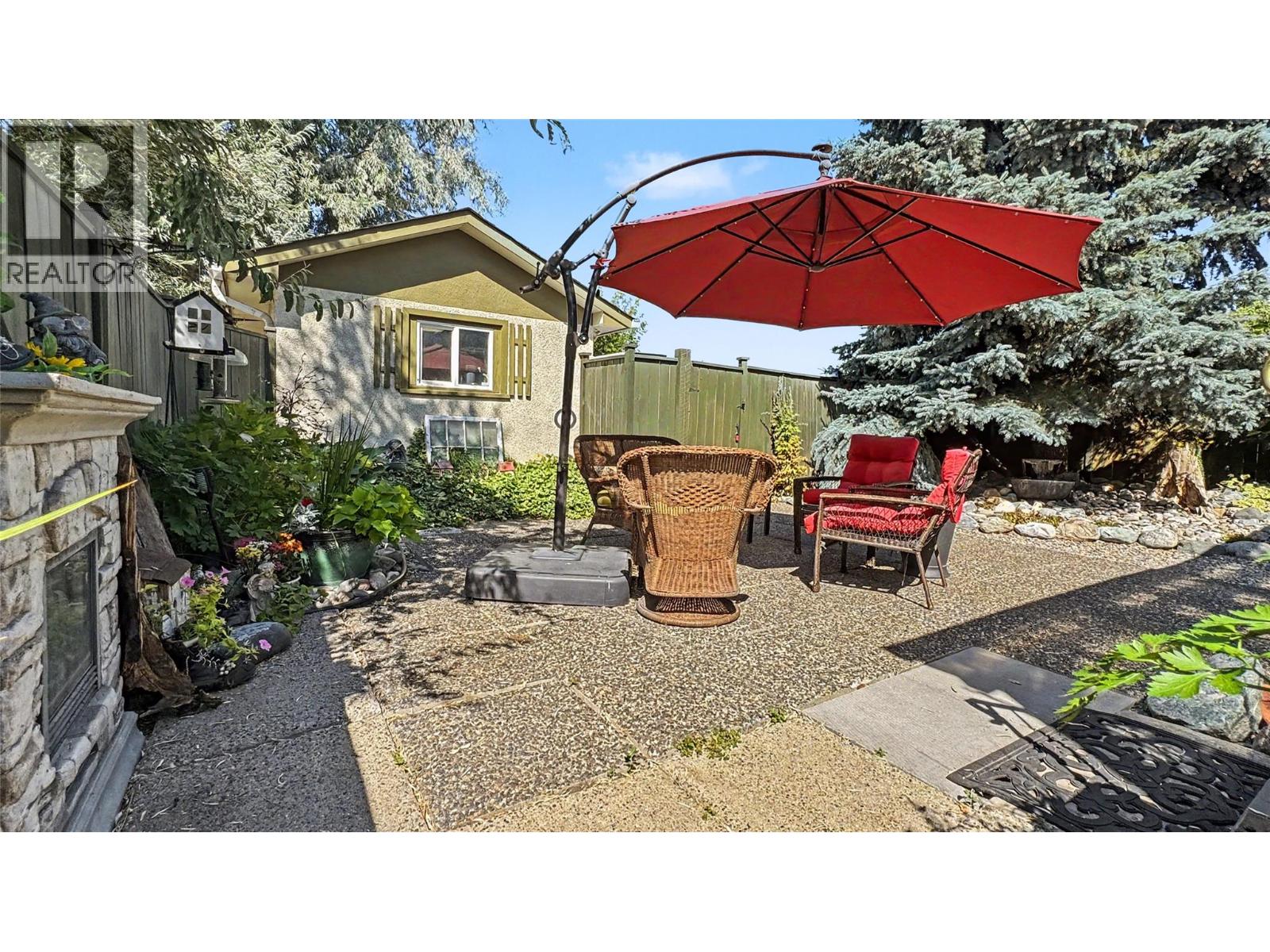15 15th Avenue S - 37