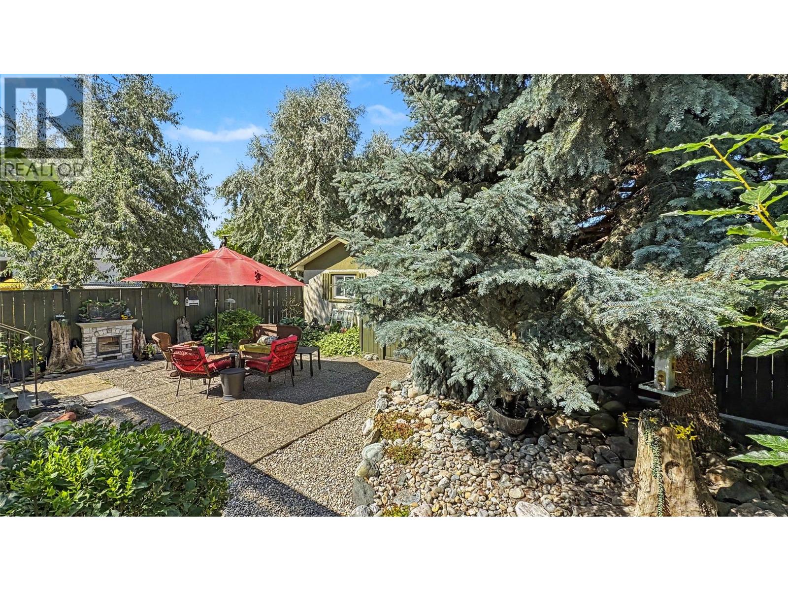 15 15th Avenue S - 40