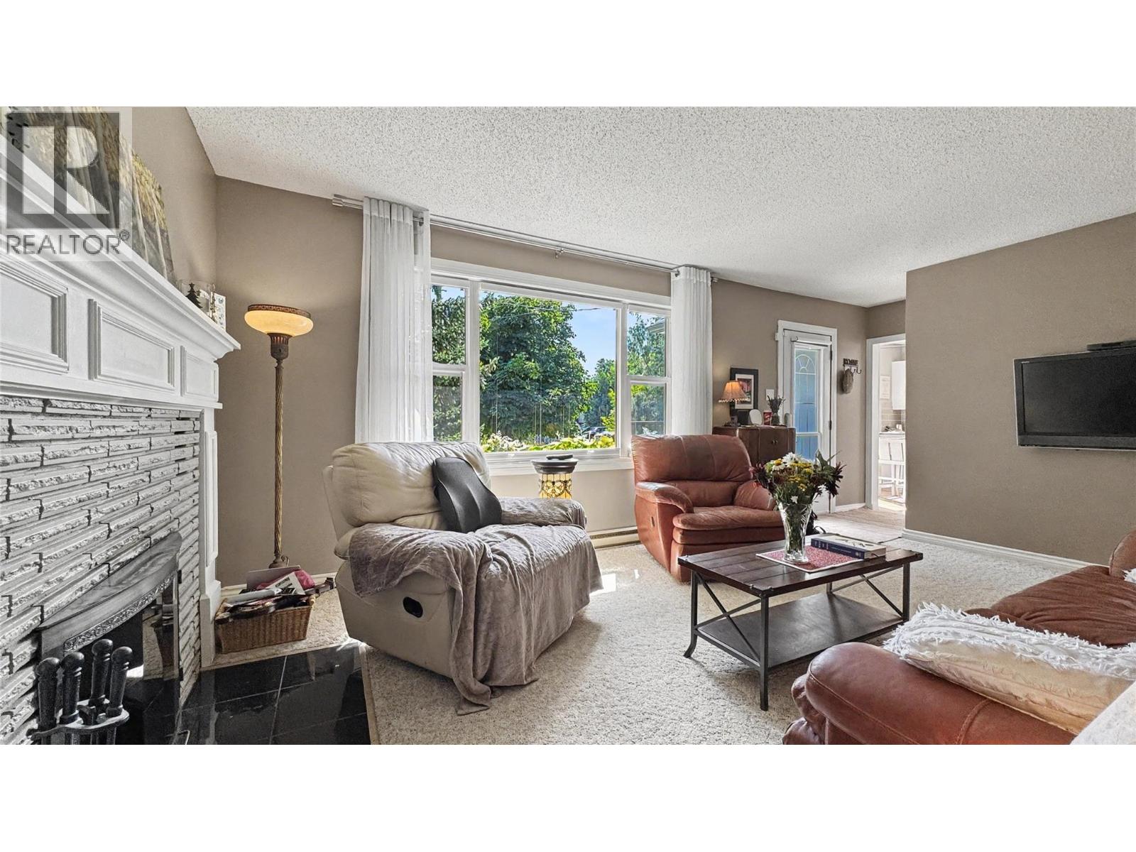 15 15th Avenue S - 4