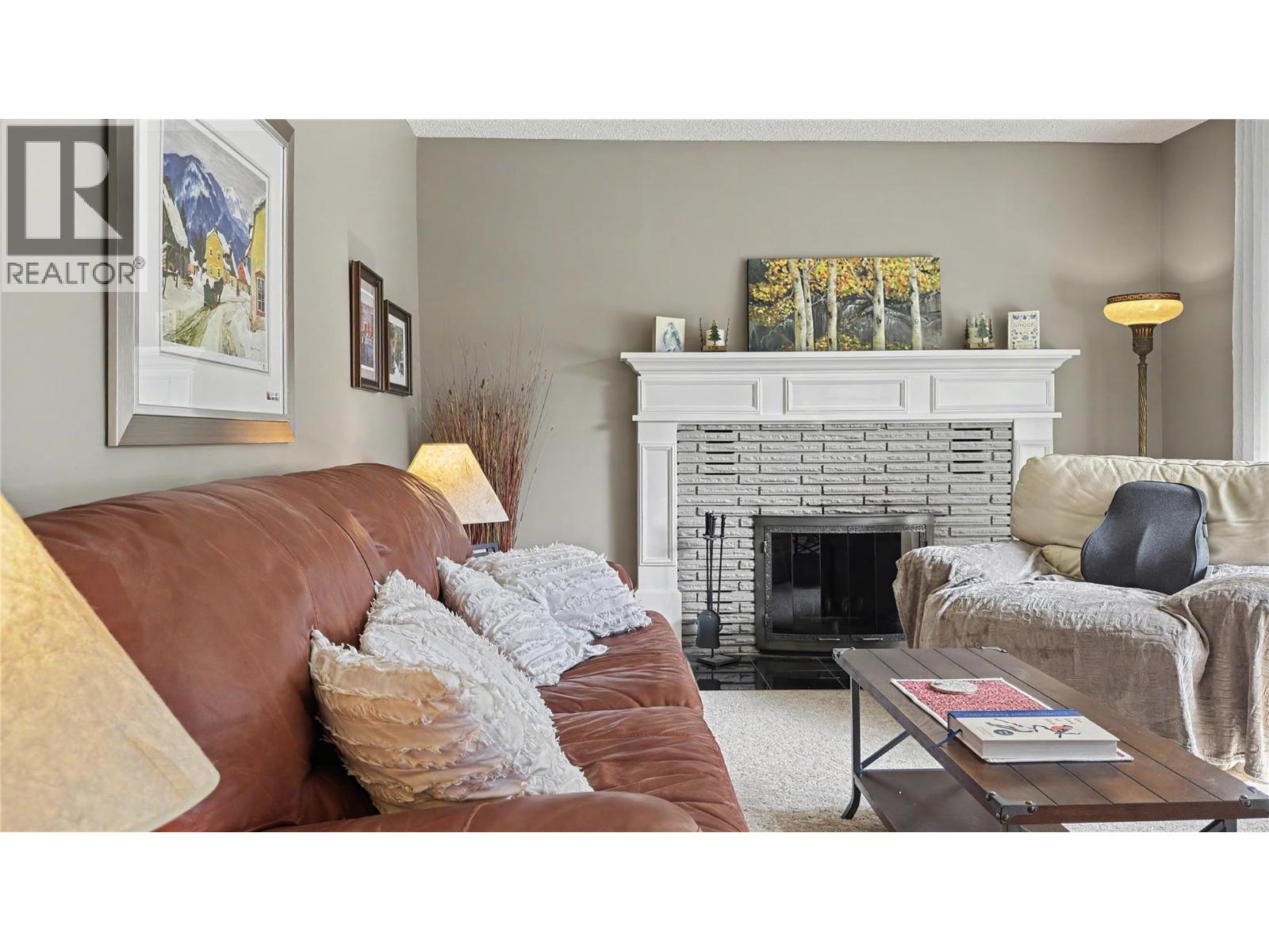 15 15th Avenue S - 5