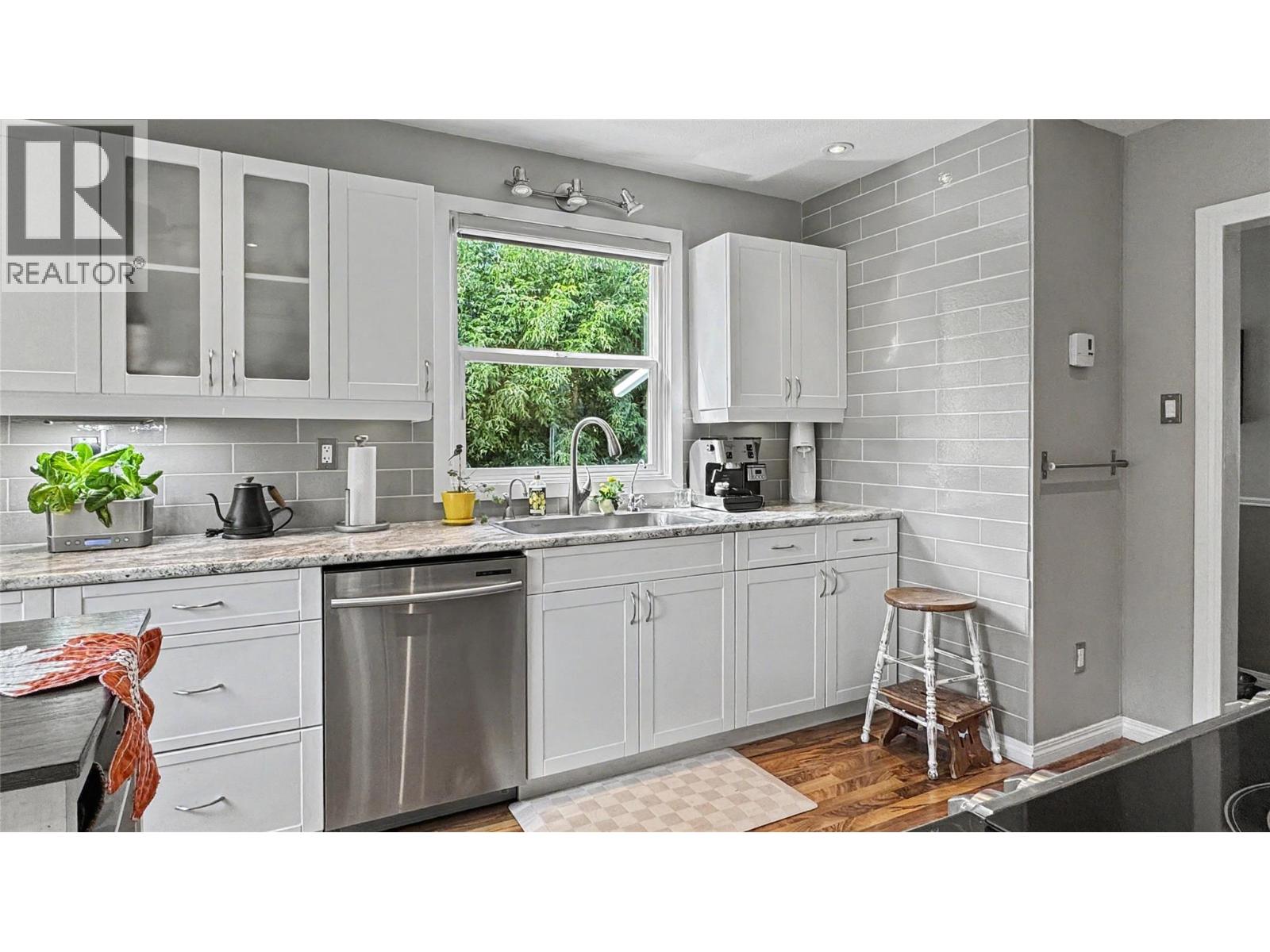 15 15th Avenue S - 13