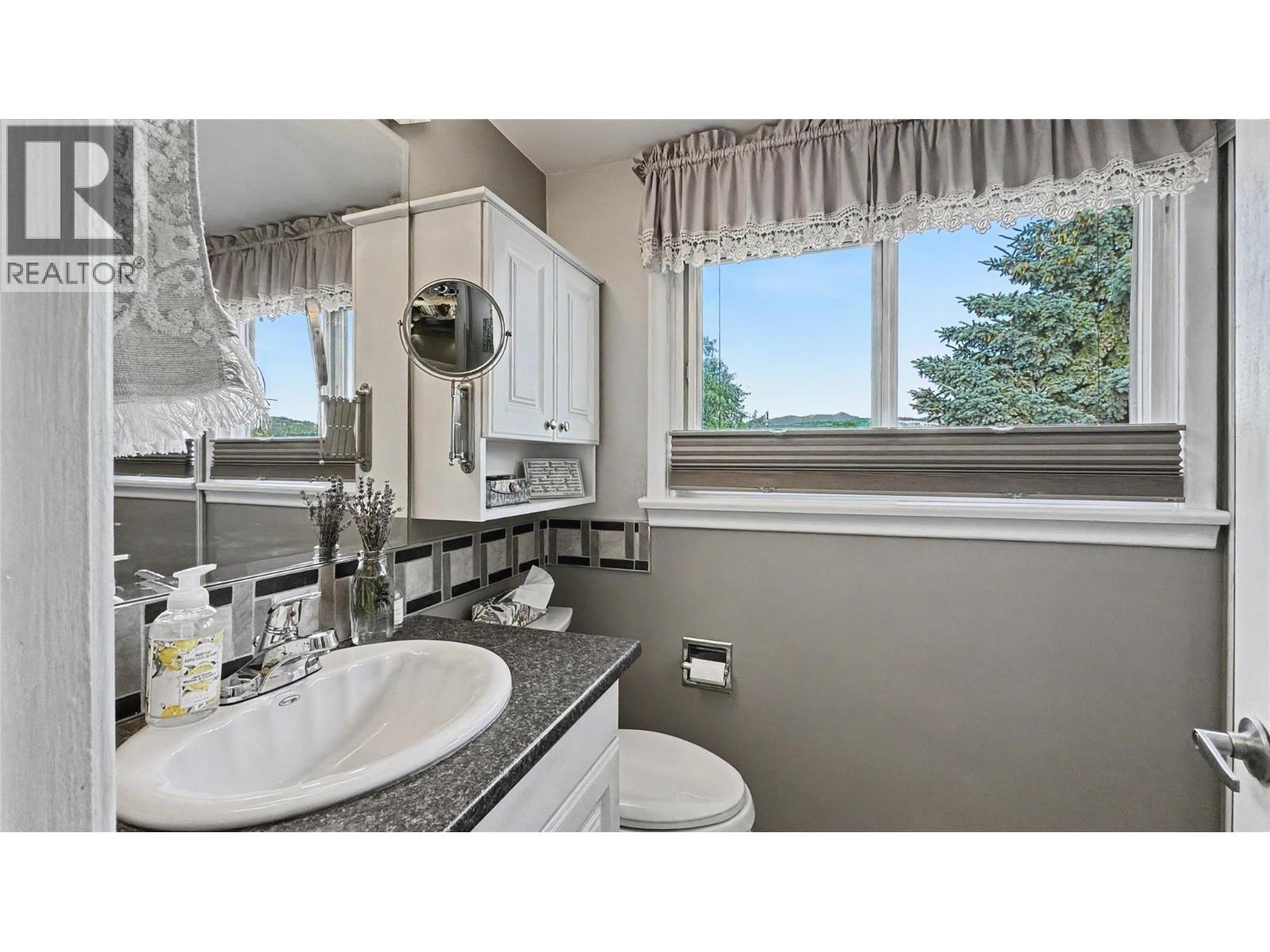 15 15th Avenue S - 23