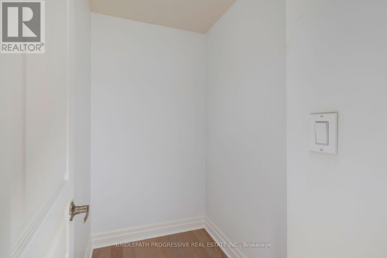 #509 1 AVONDALE AVENUE - 31