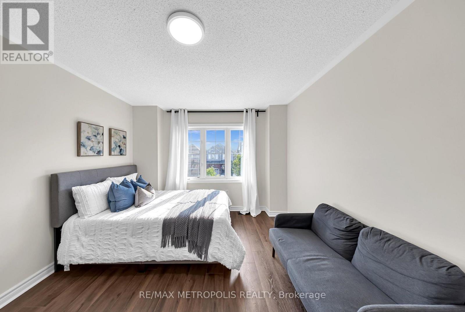 23 GORDON COWLING STREET - 18