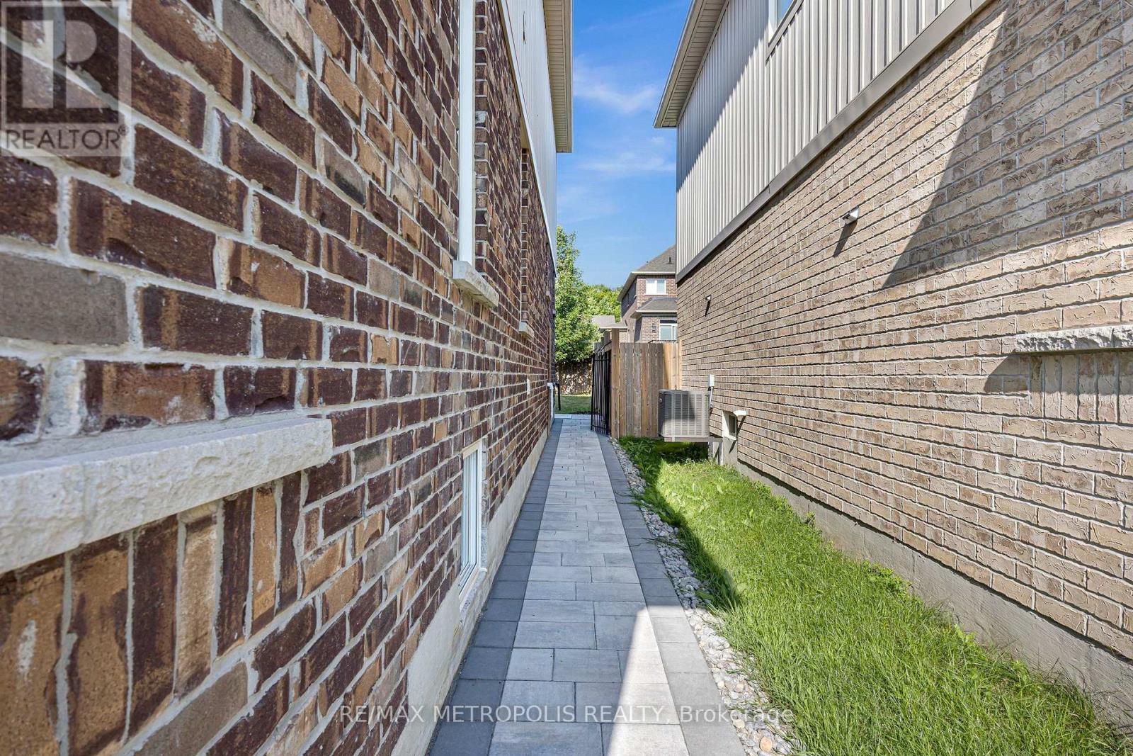 23 GORDON COWLING STREET - 20