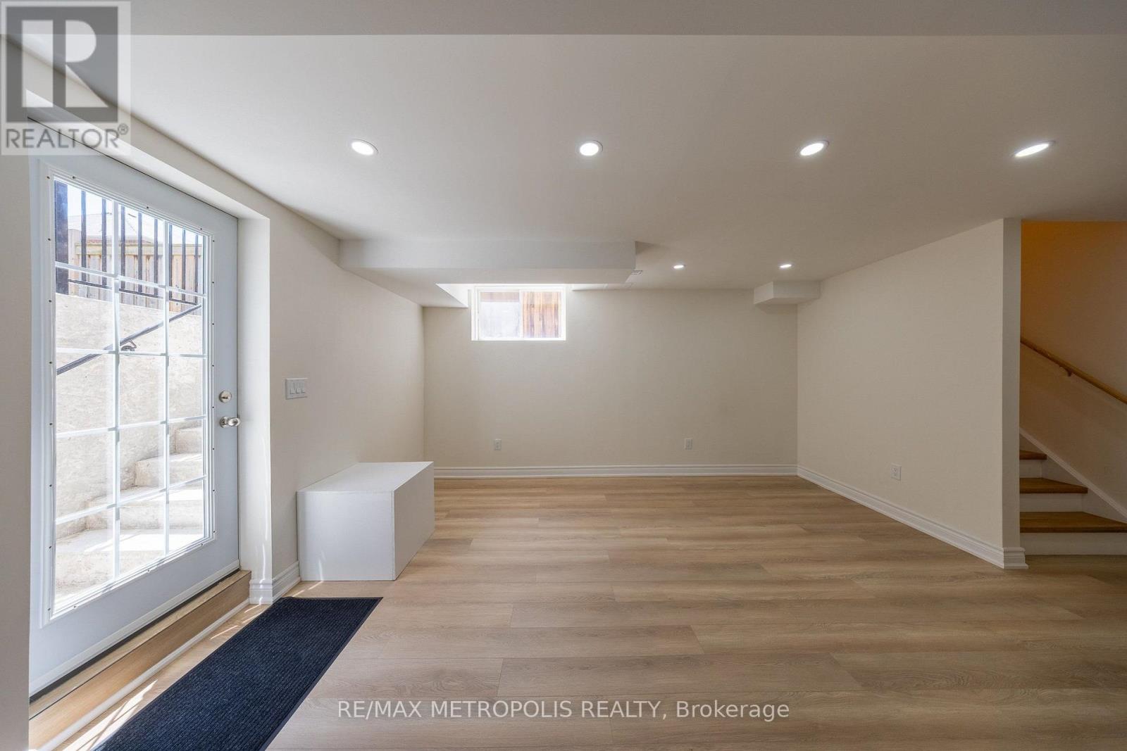 23 GORDON COWLING STREET - 24
