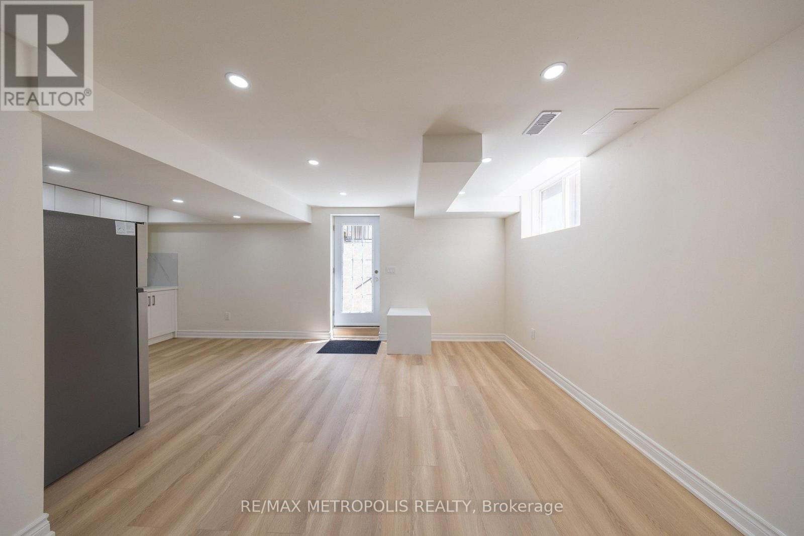 23 GORDON COWLING STREET - 25
