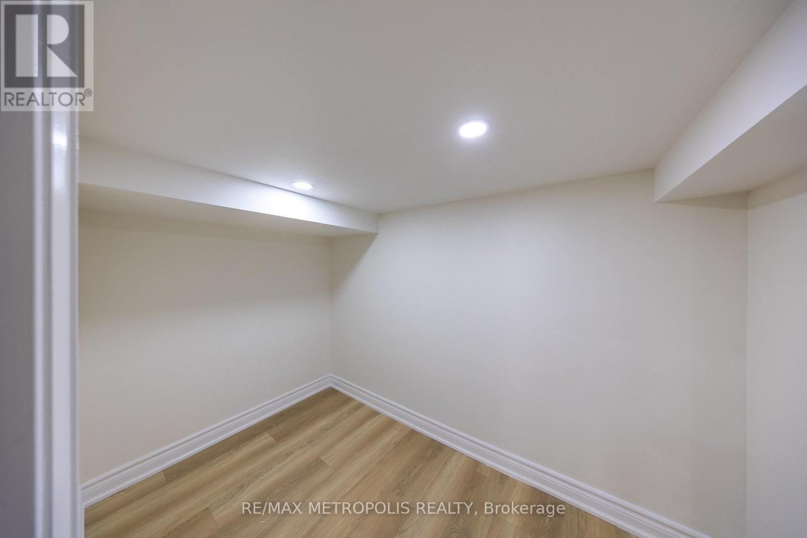 23 GORDON COWLING STREET - 30
