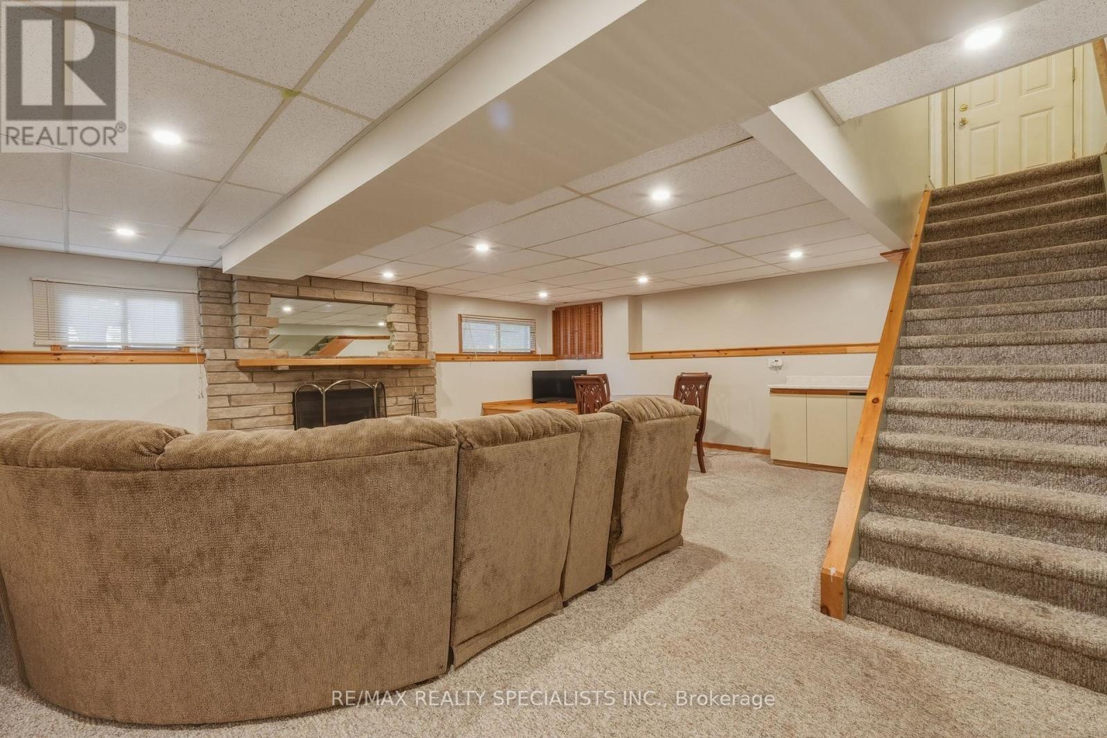 29 CAMPION COURT - 23