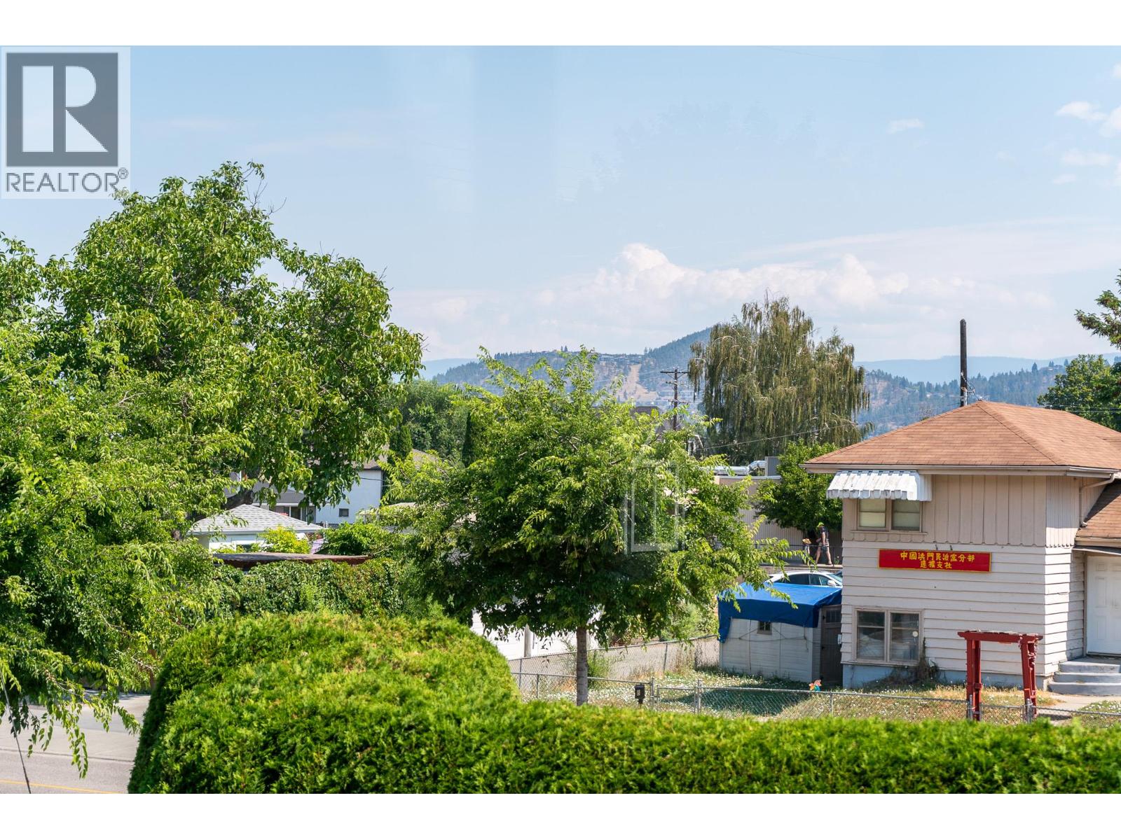 #103 878 Bernard Avenue - 14