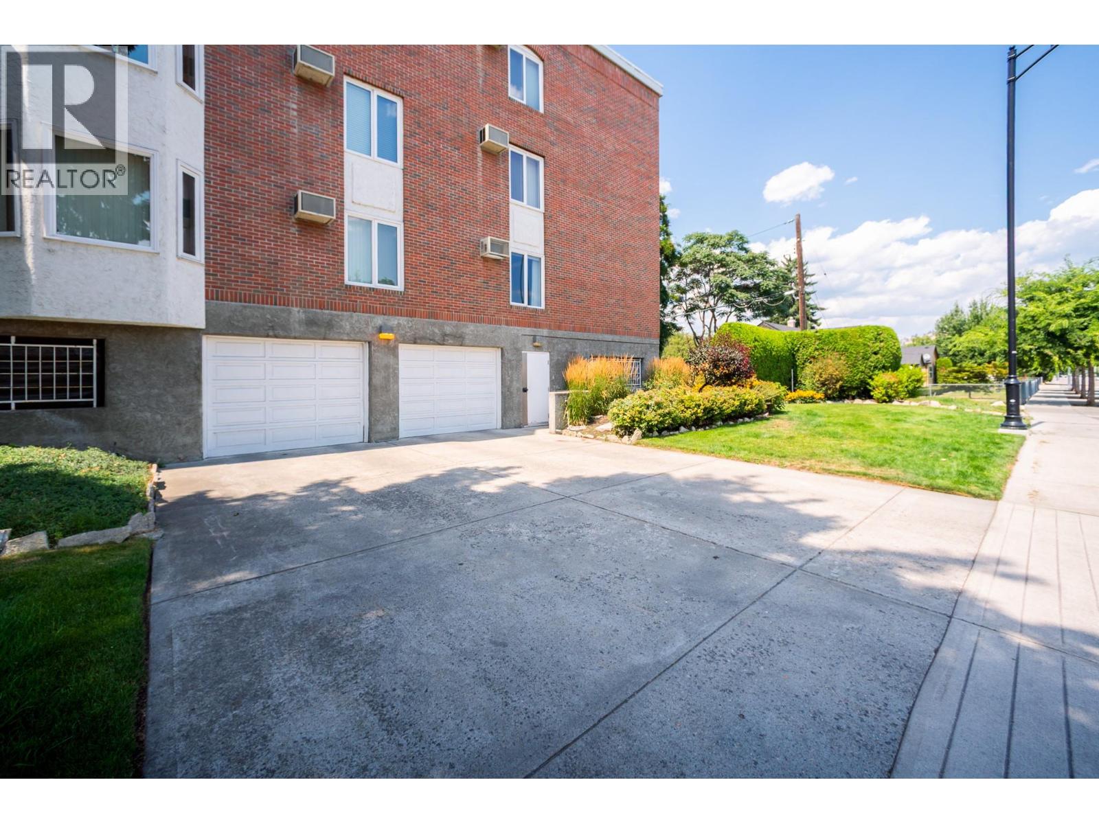 #103 878 Bernard Avenue - 41