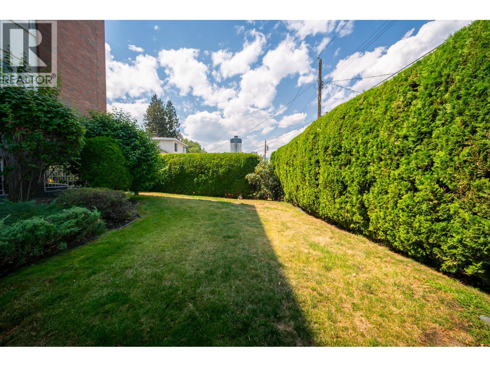 #103 878 Bernard Avenue - 44
