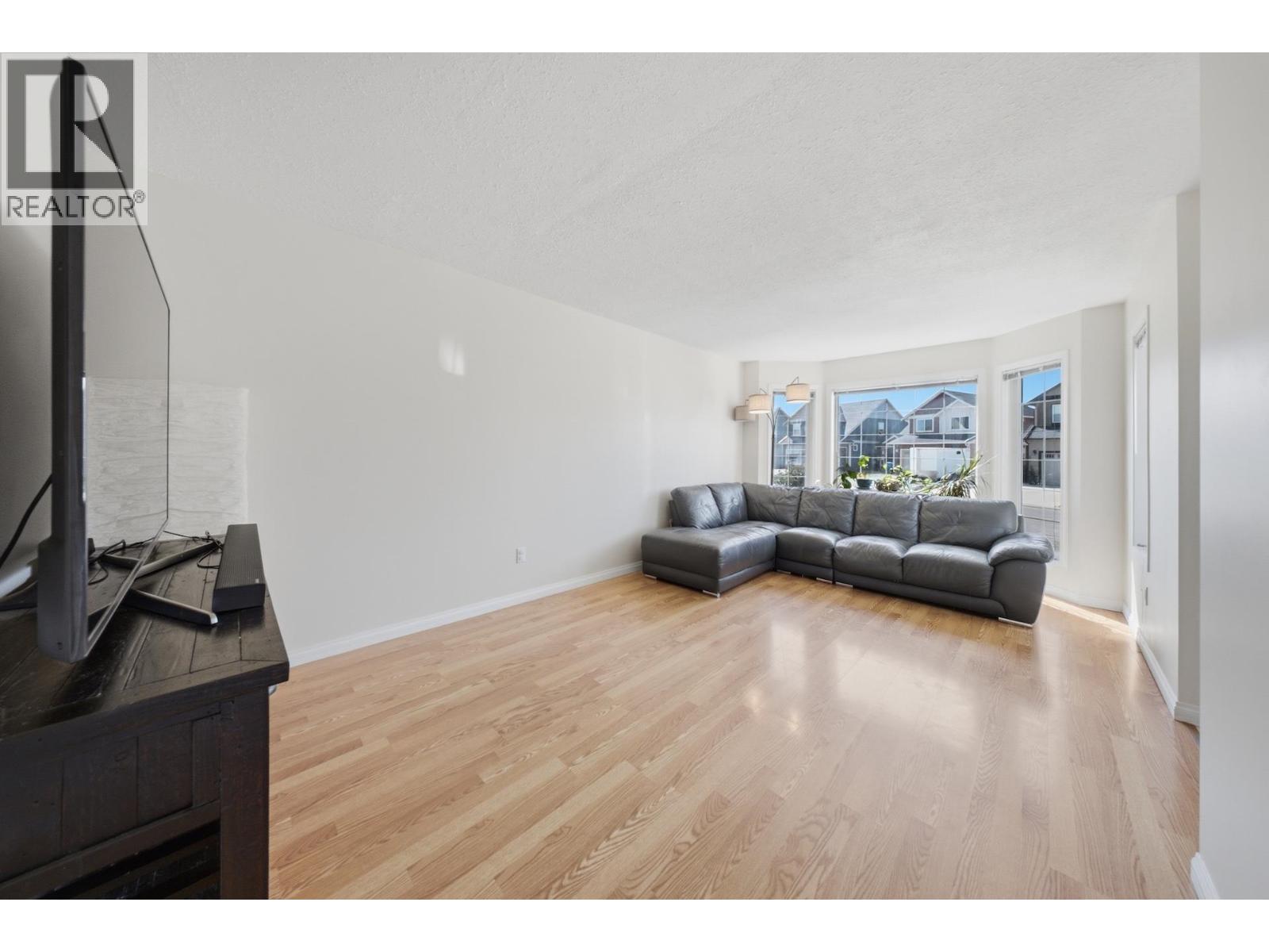 8406 86 AVENUE - 4