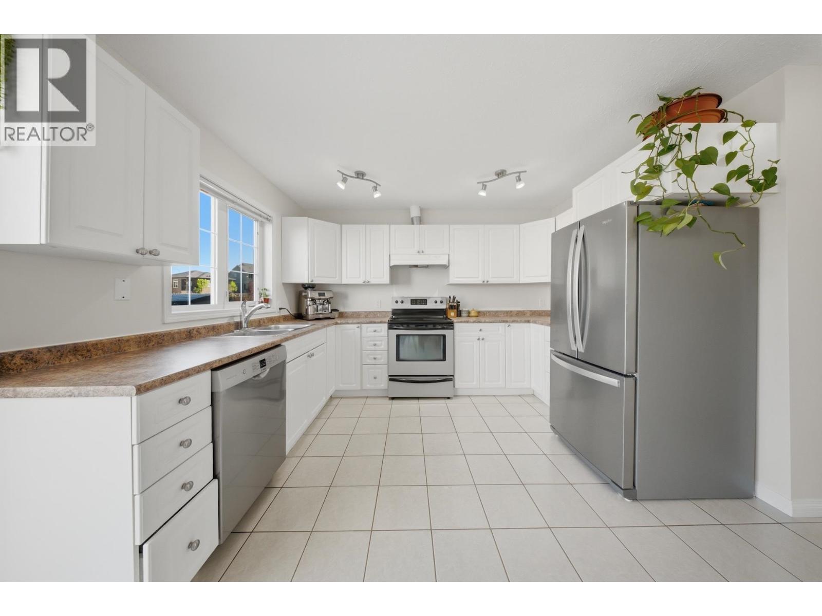 8406 86 AVENUE - 10
