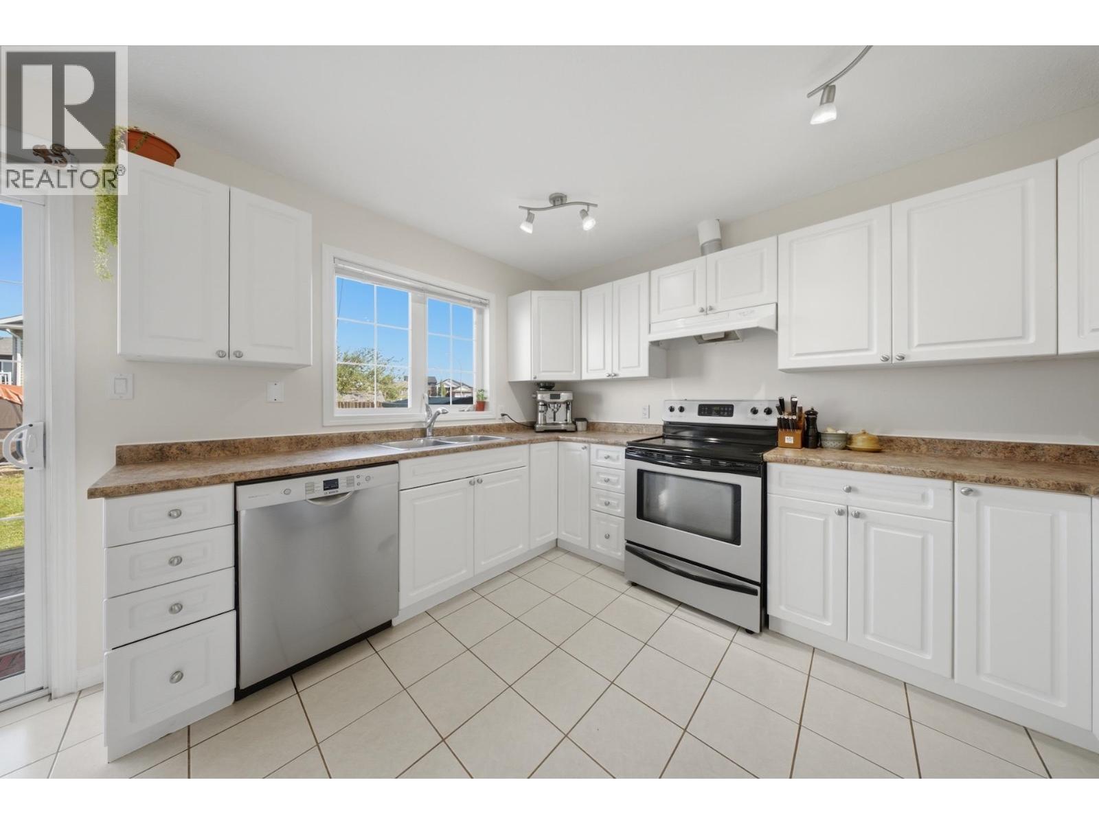 8406 86 AVENUE - 11
