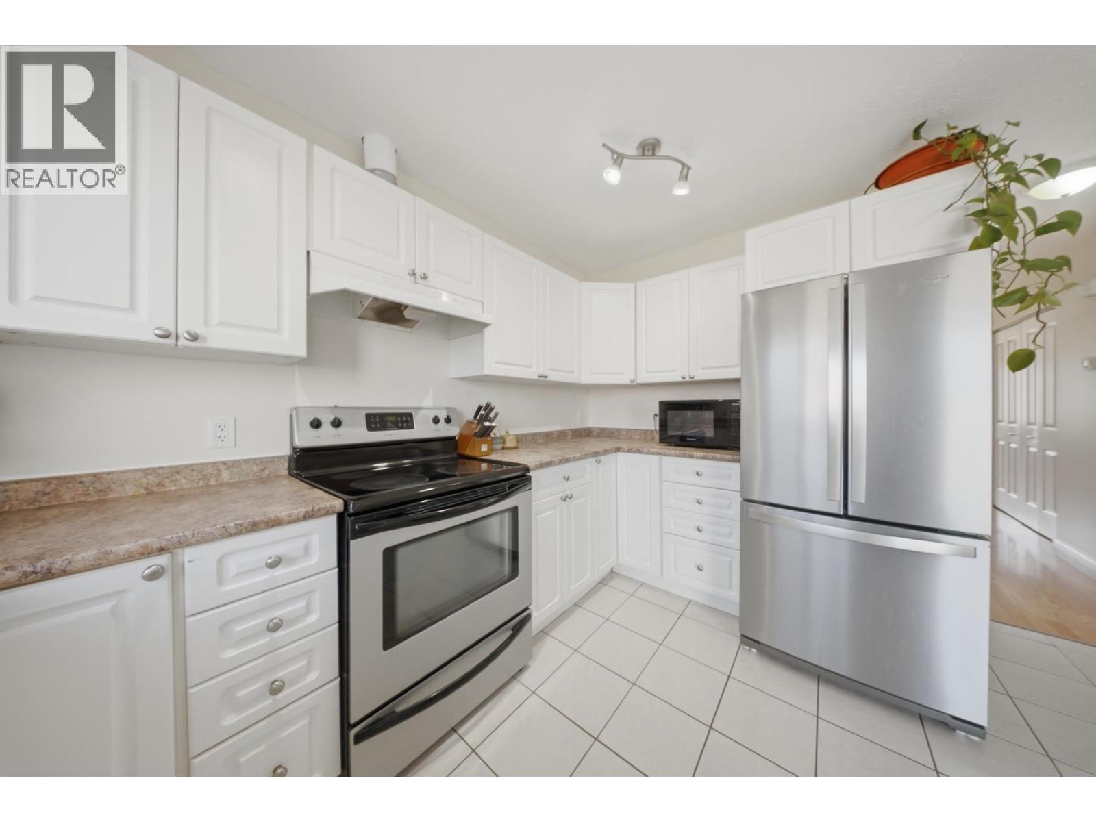 8406 86 AVENUE - 12