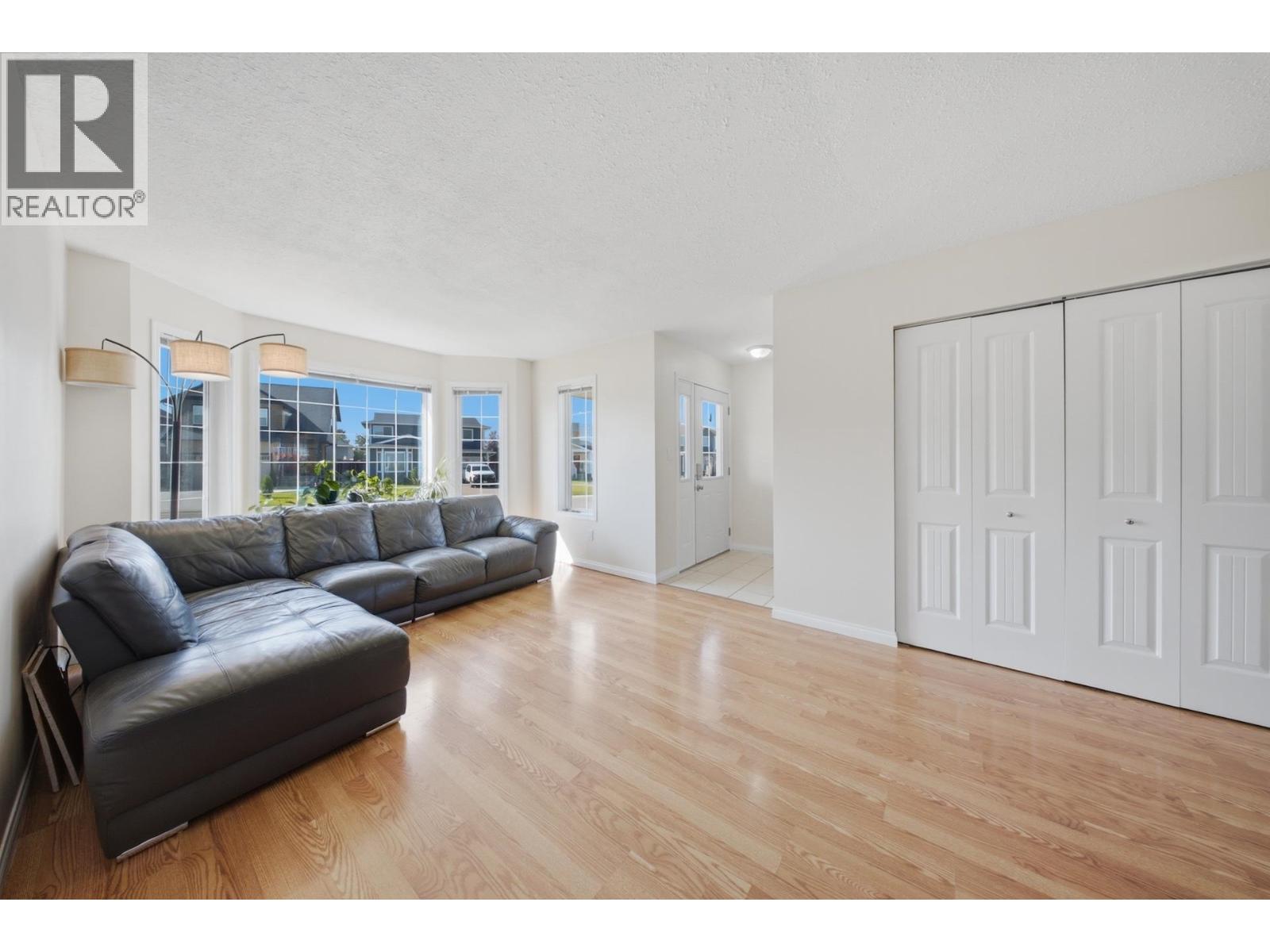 8406 86 AVENUE - 5