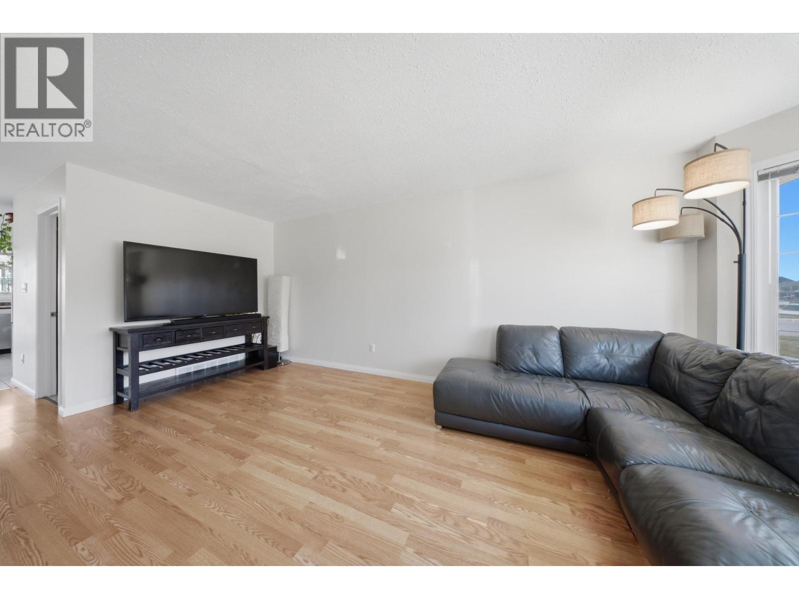 8406 86 AVENUE - 6