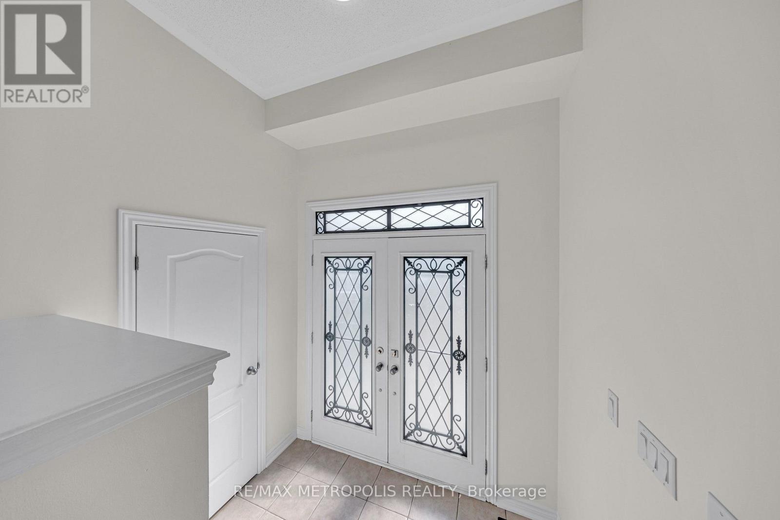 23 GORDON COWLING STREET - 34