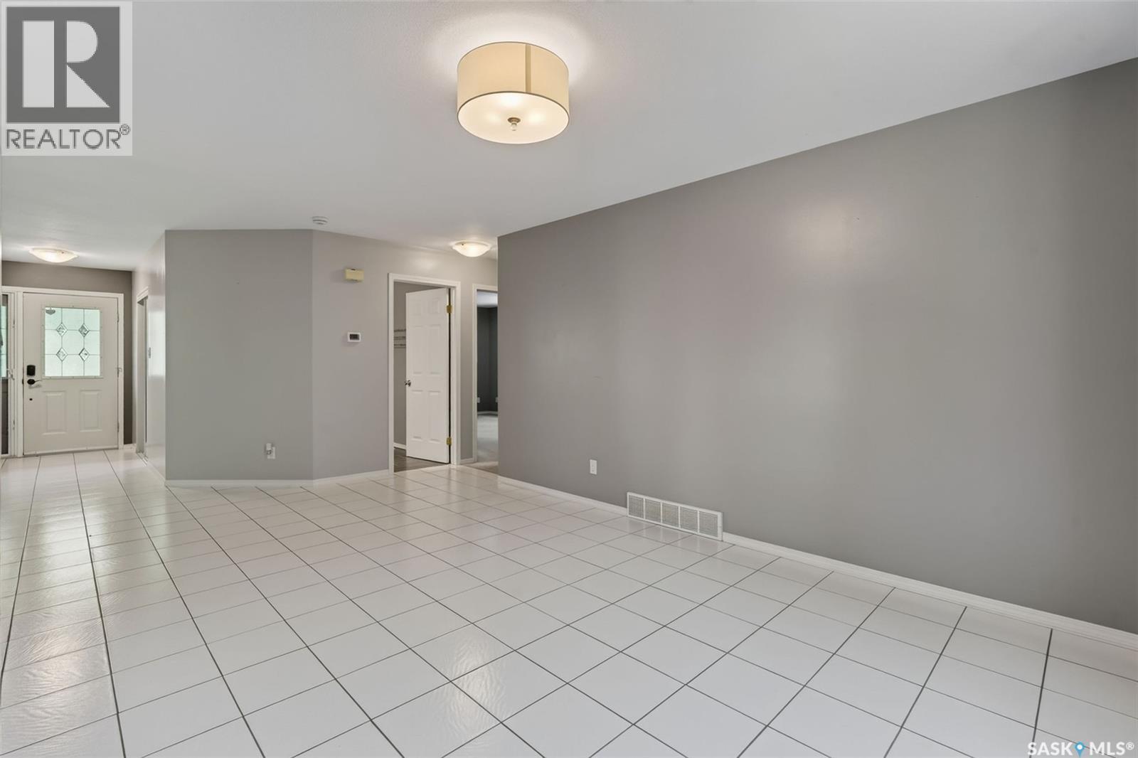 109 1st AVENUE E - 11