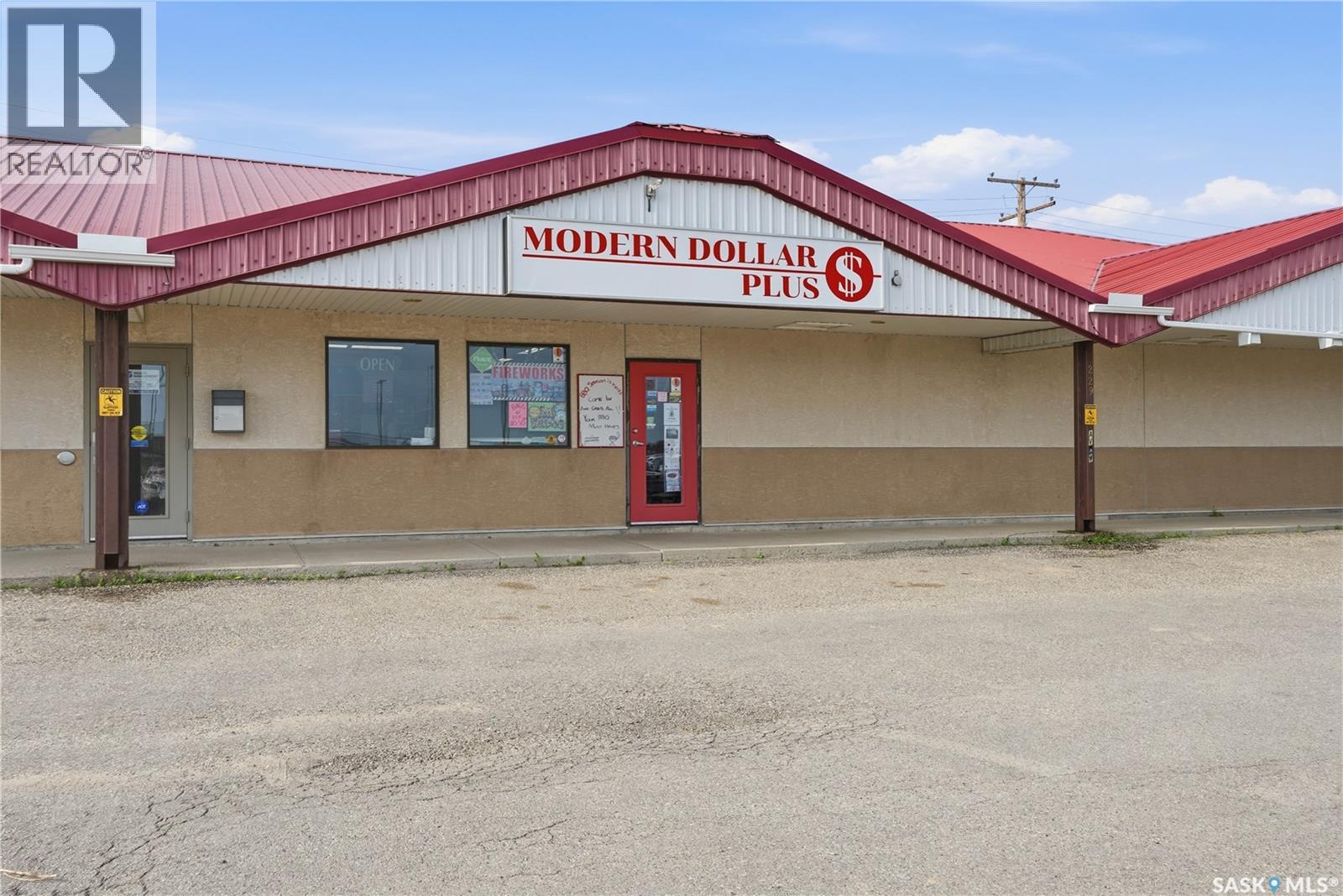 229 1st AVENUE W, Assiniboia — photo 2