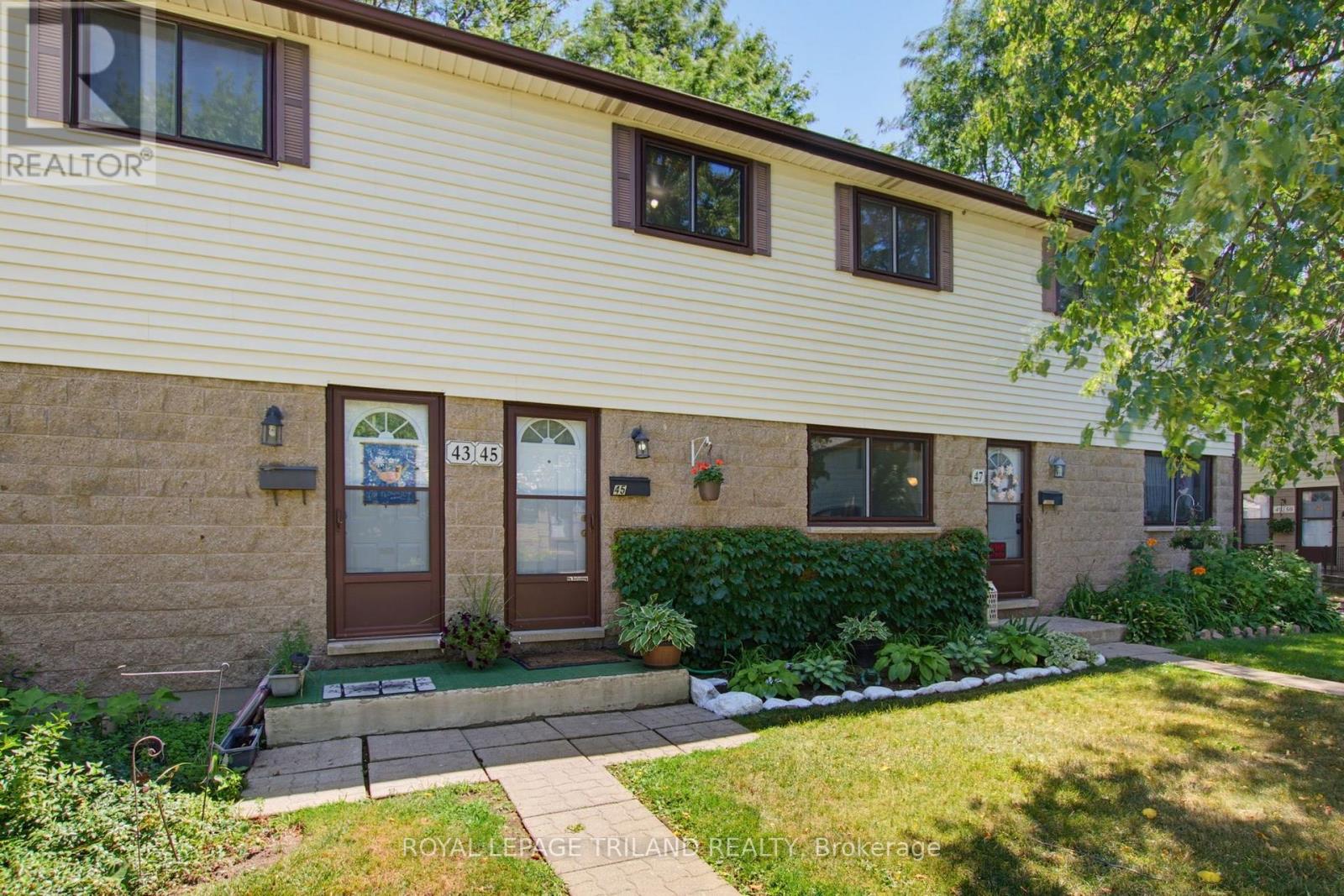 #45 825 DUNDALK DRIVE - 2