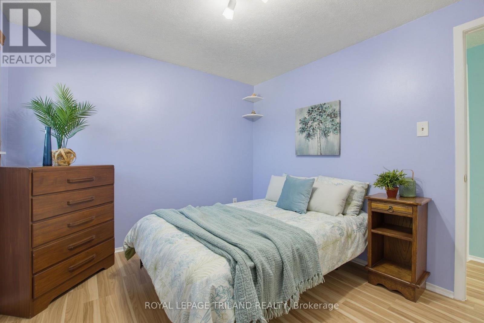 #45 825 DUNDALK DRIVE - 22