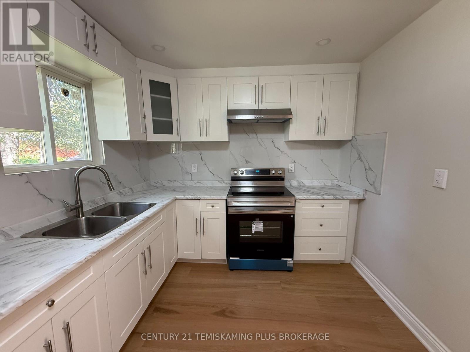 3 BROWN AVENUE - Image 4