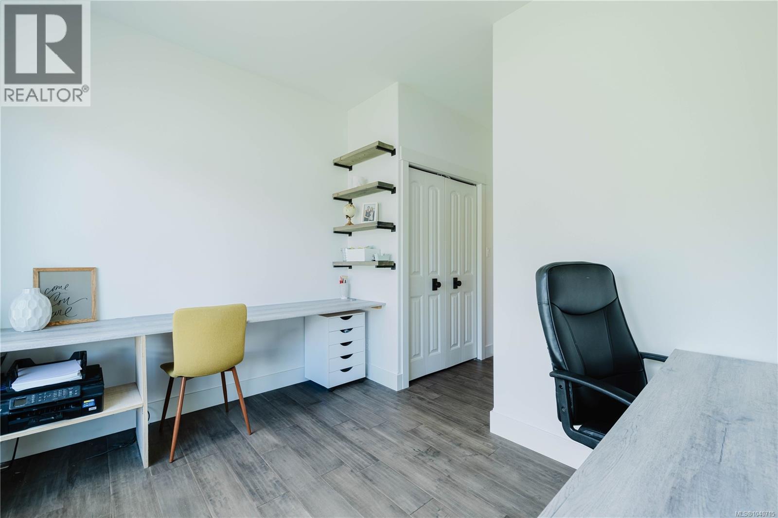1572 Nimpkish Pl - 32