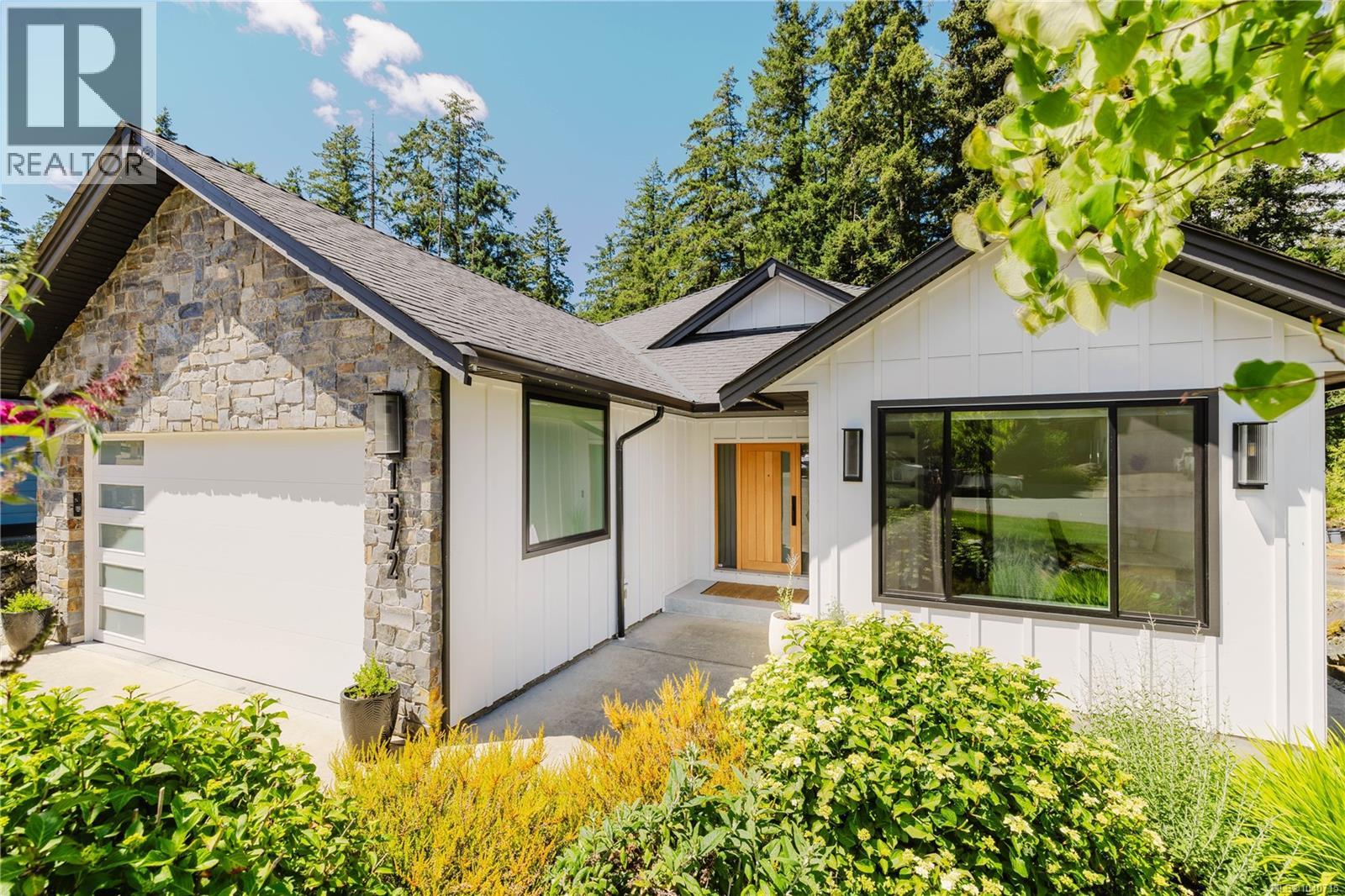 1572 Nimpkish Pl - 1
