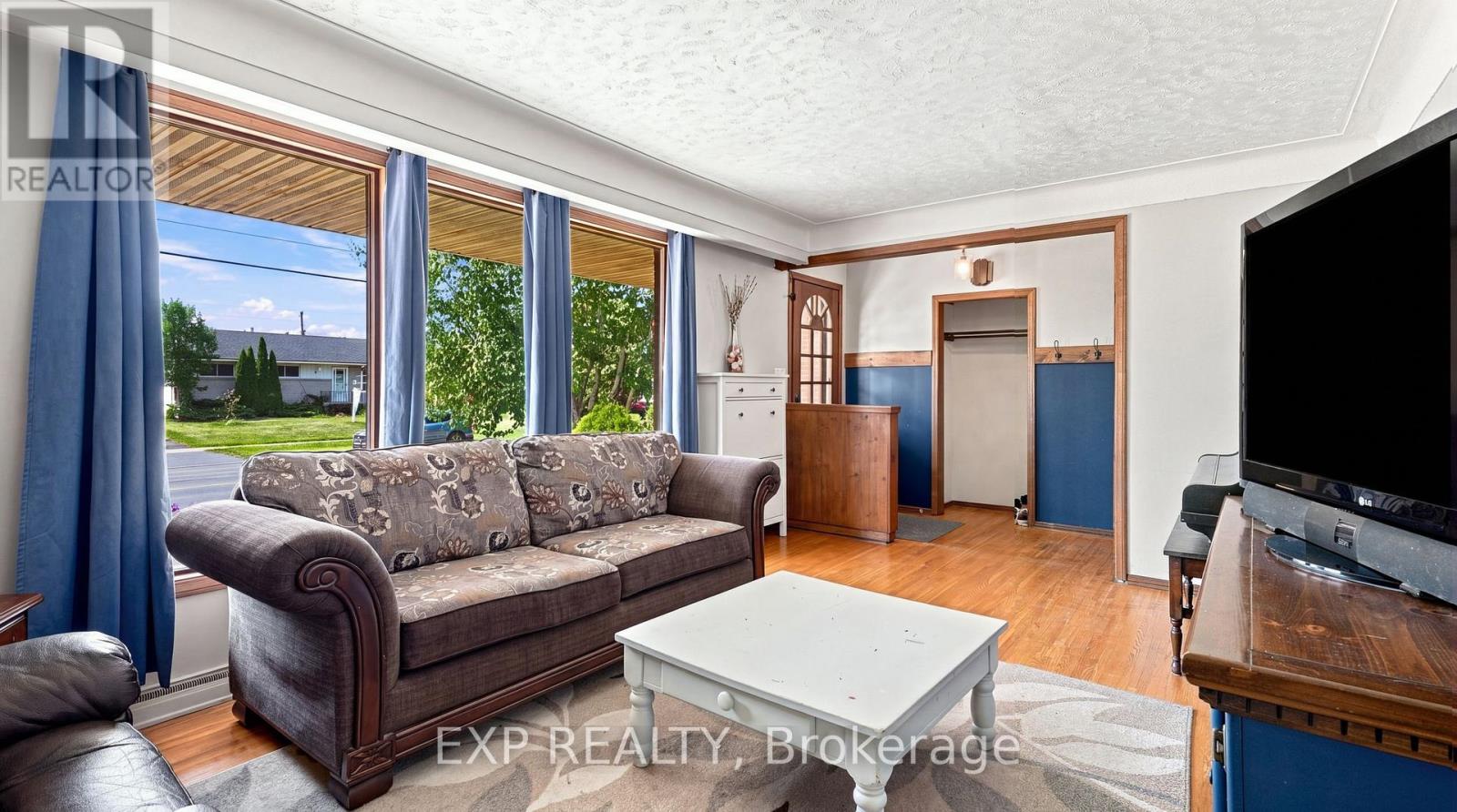 134 WELLINGTON STREET - Image 10