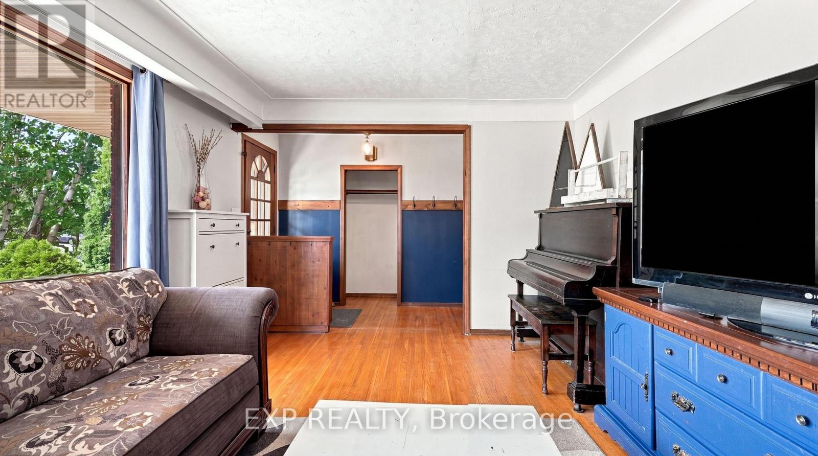 134 WELLINGTON STREET - Image 11