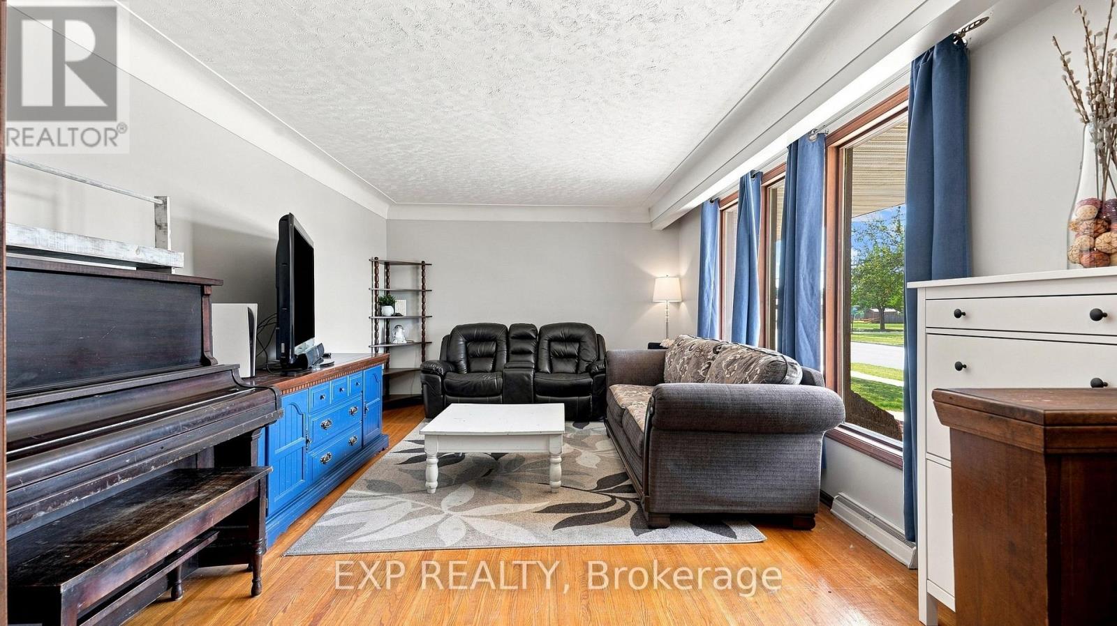 134 WELLINGTON STREET - Image 12