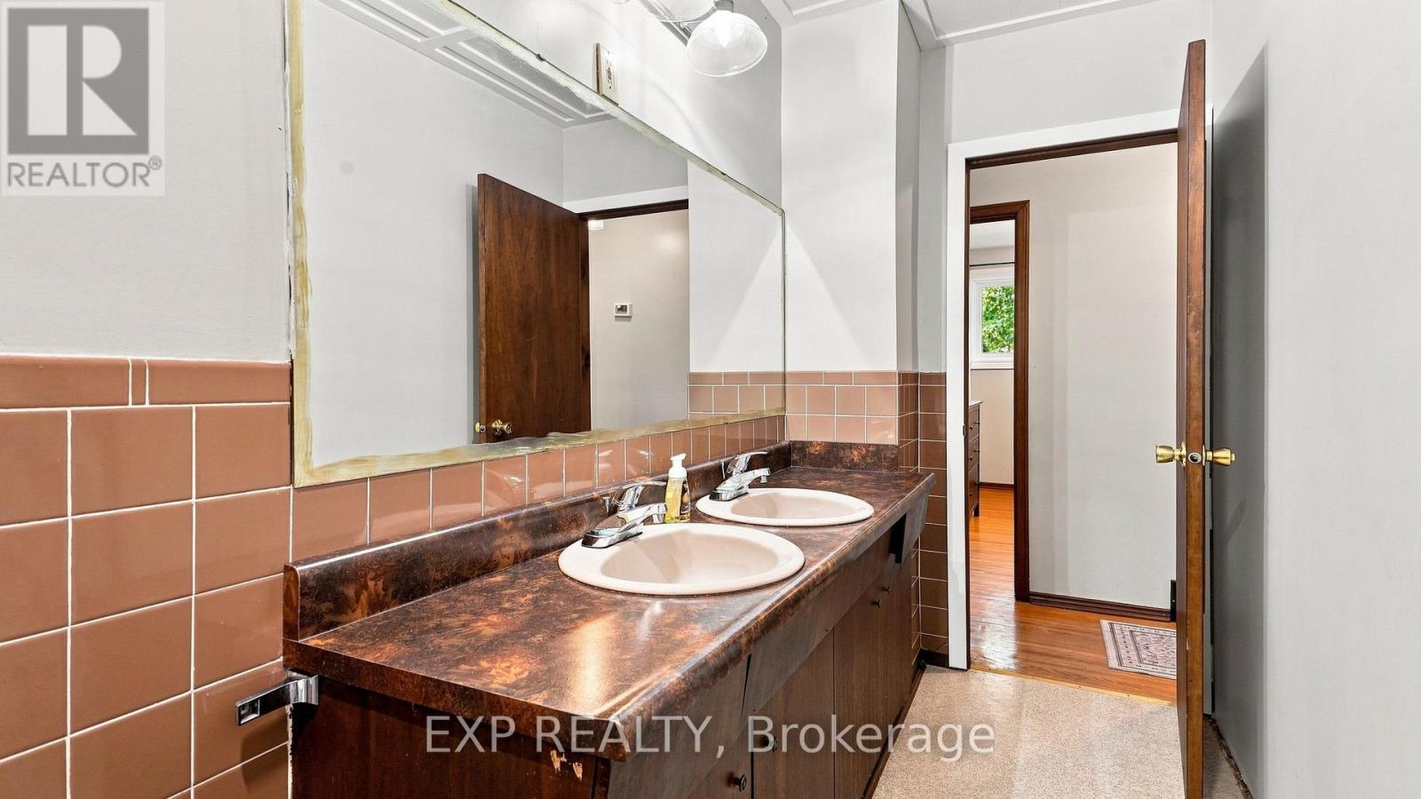 134 WELLINGTON STREET - Image 23