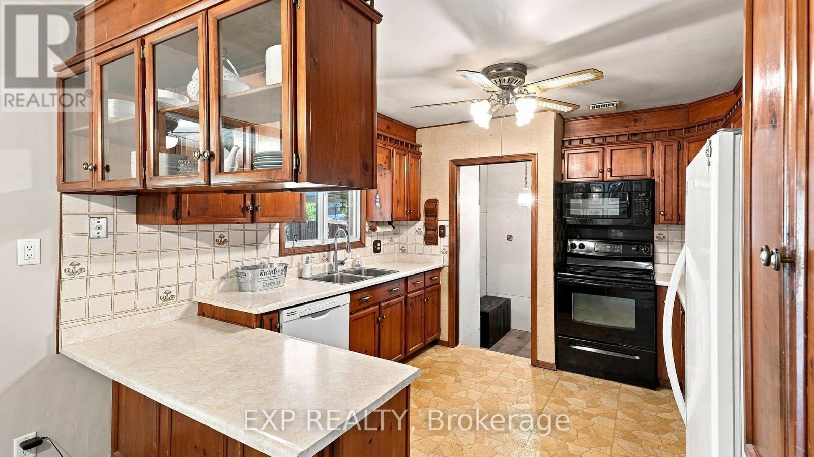 134 WELLINGTON STREET - Image 6