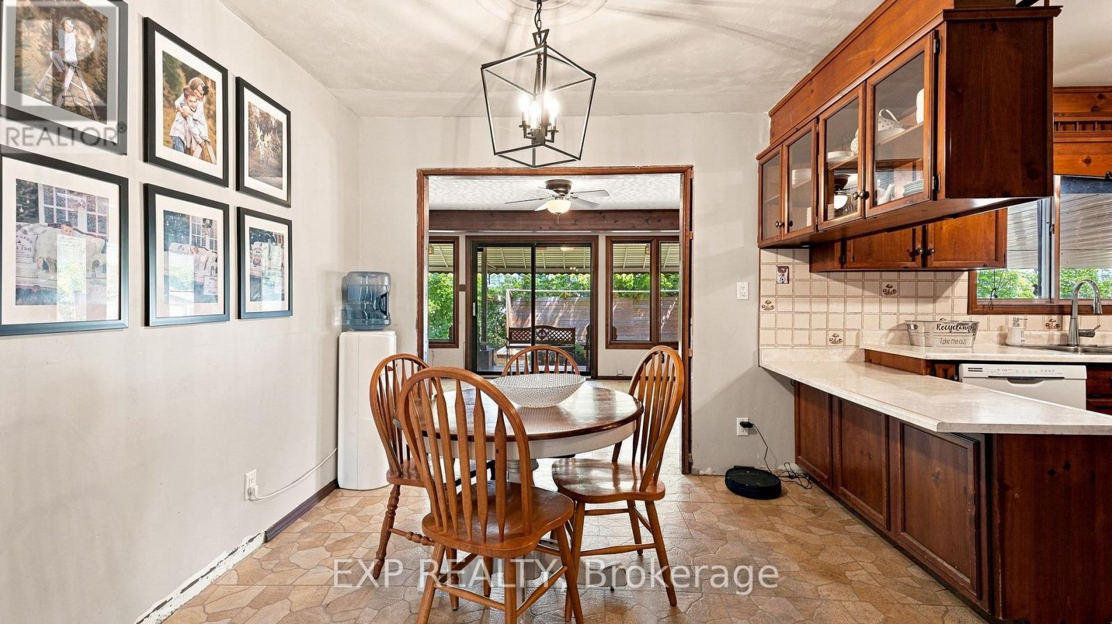 134 WELLINGTON STREET - Image 9