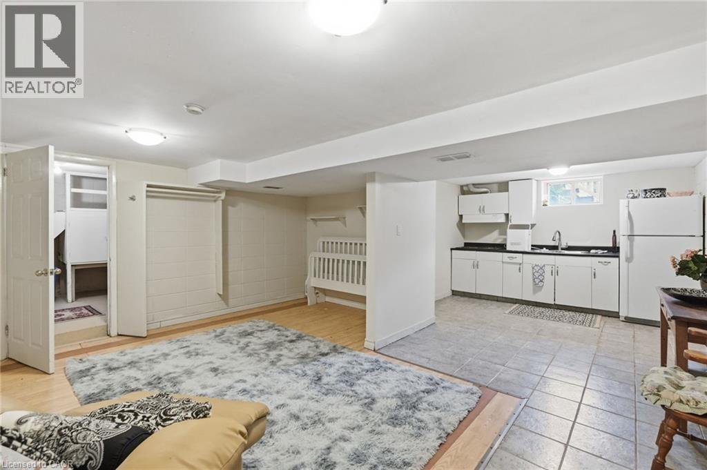 2 CARLETON Street N - 14