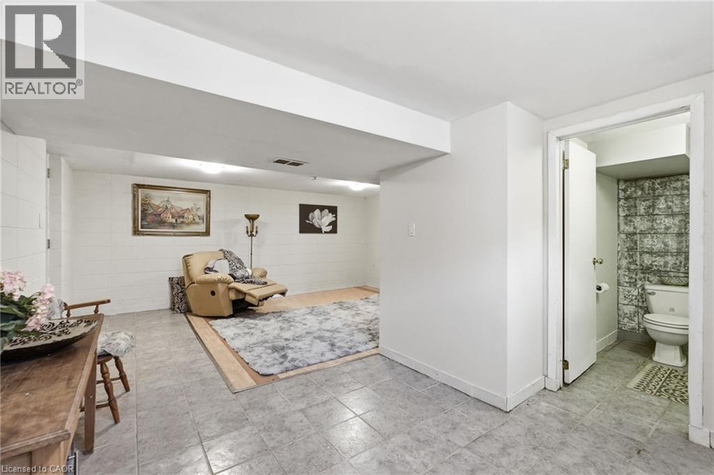 2 CARLETON Street N - 15