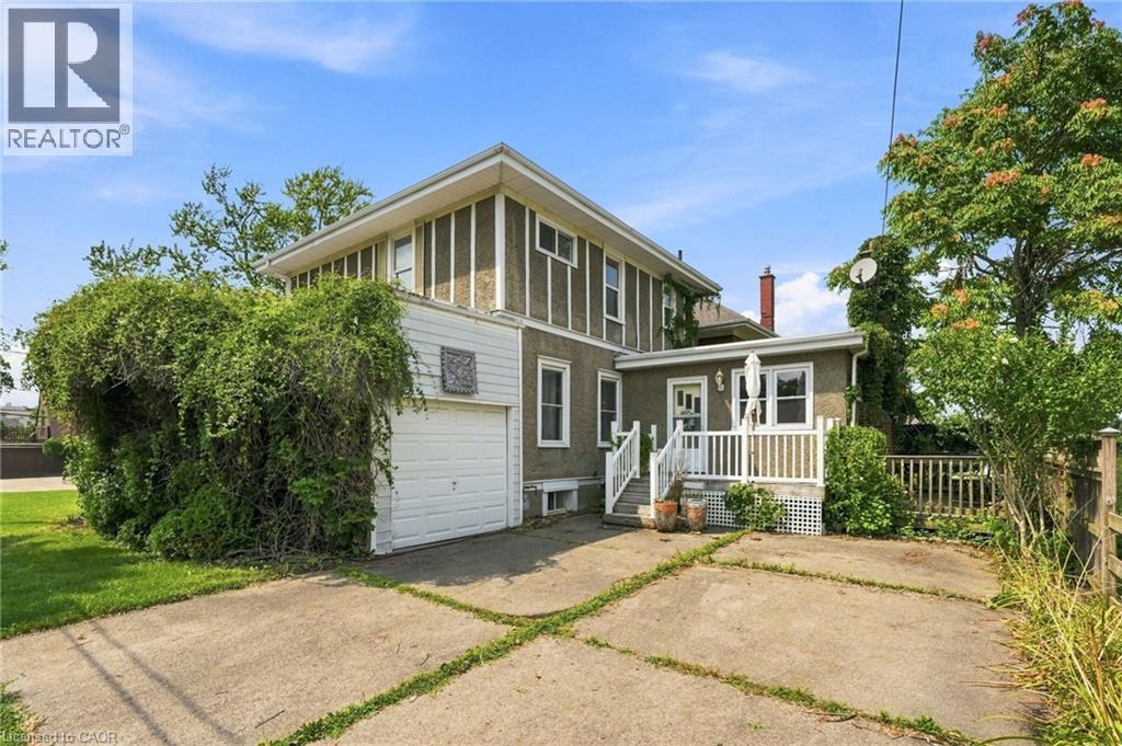 2 CARLETON Street N - 17