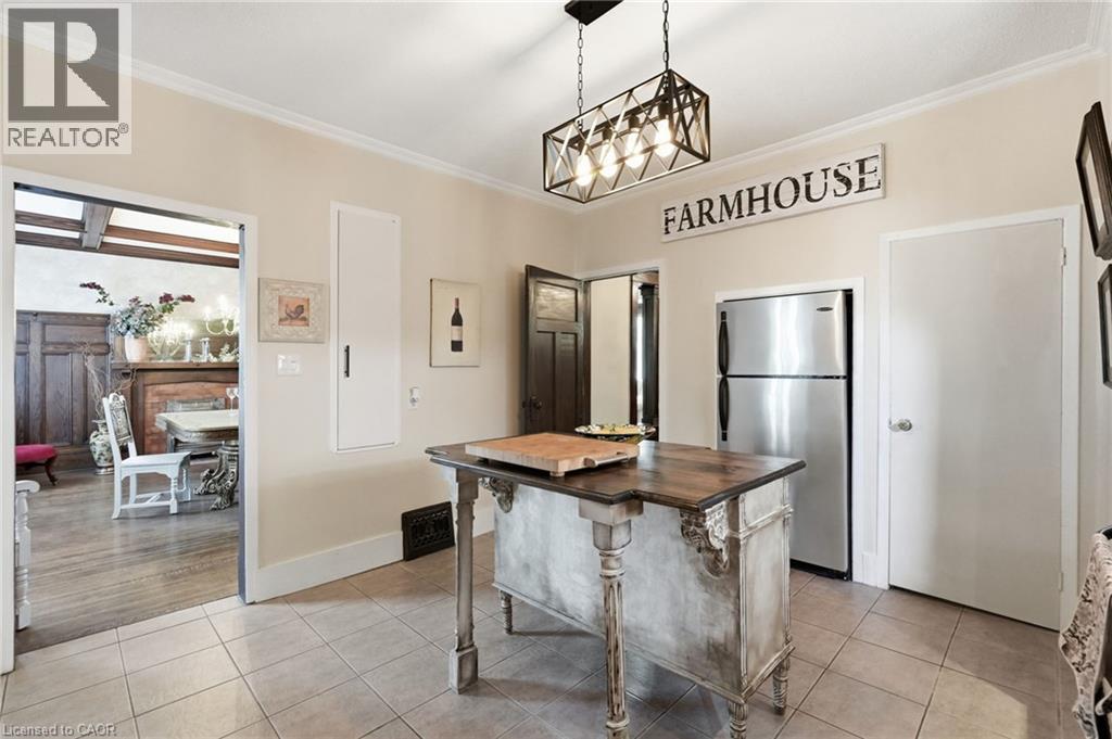 2 CARLETON Street N - 7